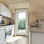 Rathi - 250m From The Sea By Interhome *