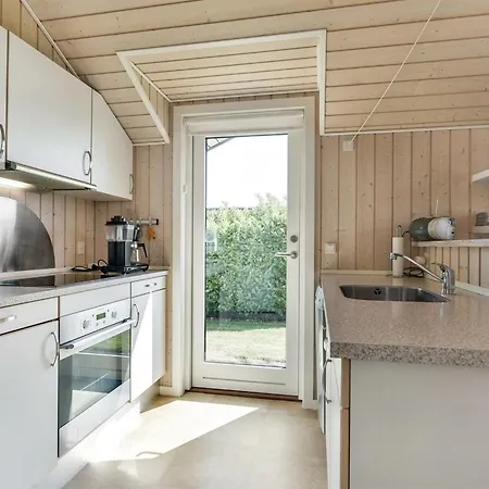 Rathi - 250m From The Sea By Interhome *